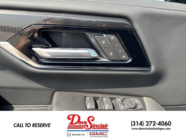 GMC Yukon XL Vehicle Full-screen Gallery Image 13