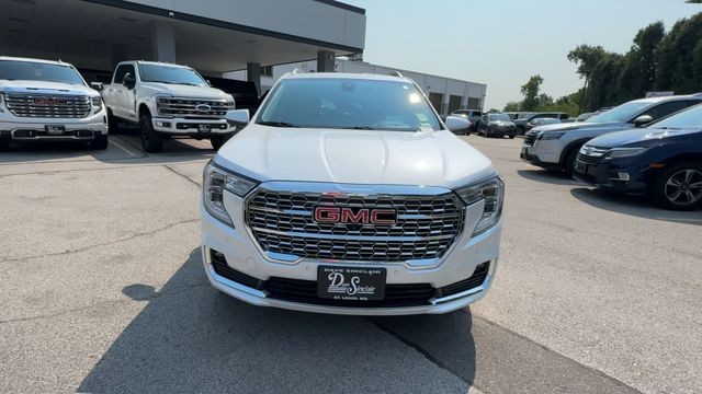 GMC Terrain Vehicle Full-screen Gallery Image 03