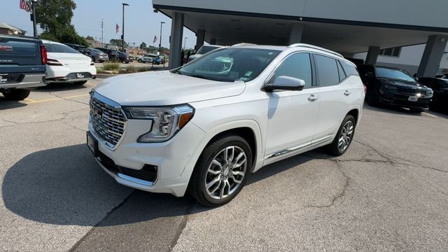 GMC Terrain Vehicle Full-screen Gallery Image 05