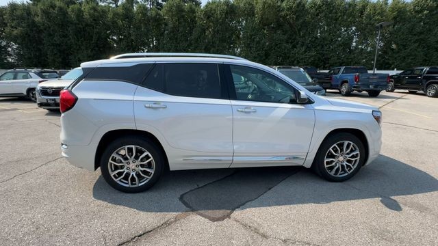 GMC Terrain Vehicle Full-screen Gallery Image 11