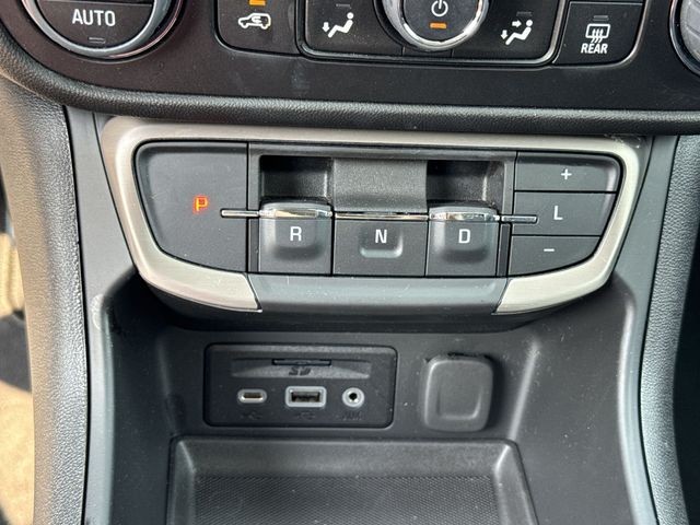 GMC Terrain Vehicle Full-screen Gallery Image 20