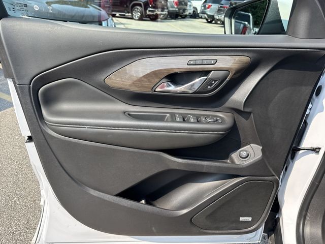 GMC Terrain Vehicle Full-screen Gallery Image 27