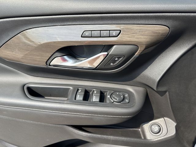 GMC Terrain Vehicle Full-screen Gallery Image 28