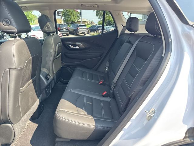 GMC Terrain Vehicle Full-screen Gallery Image 30