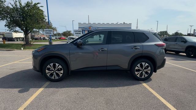 Nissan Rogue Vehicle Full-screen Gallery Image 06