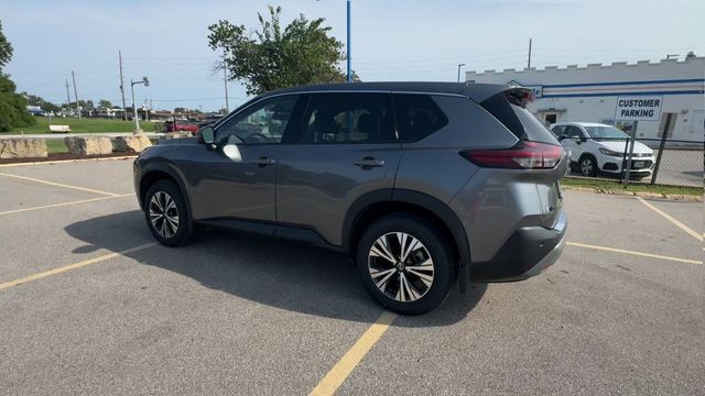 Nissan Rogue Vehicle Full-screen Gallery Image 07