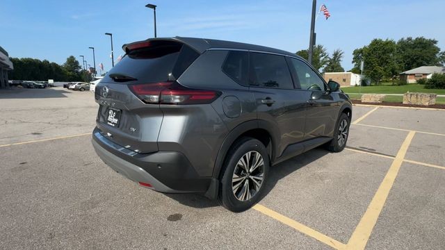 Nissan Rogue Vehicle Full-screen Gallery Image 10
