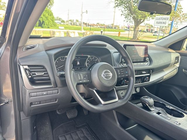 Nissan Rogue Vehicle Full-screen Gallery Image 13