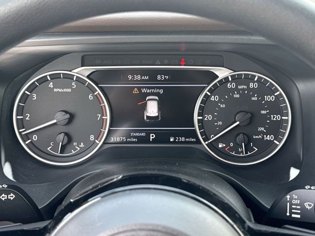 Nissan Rogue Vehicle Full-screen Gallery Image 15