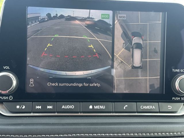 Nissan Rogue Vehicle Full-screen Gallery Image 19