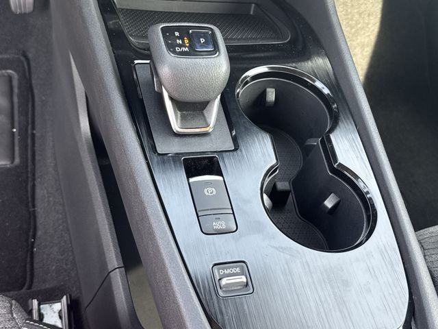 Nissan Rogue Vehicle Full-screen Gallery Image 20