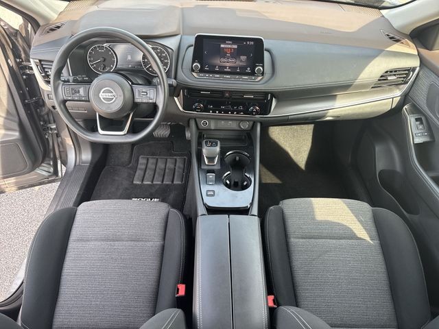 Nissan Rogue Vehicle Full-screen Gallery Image 24