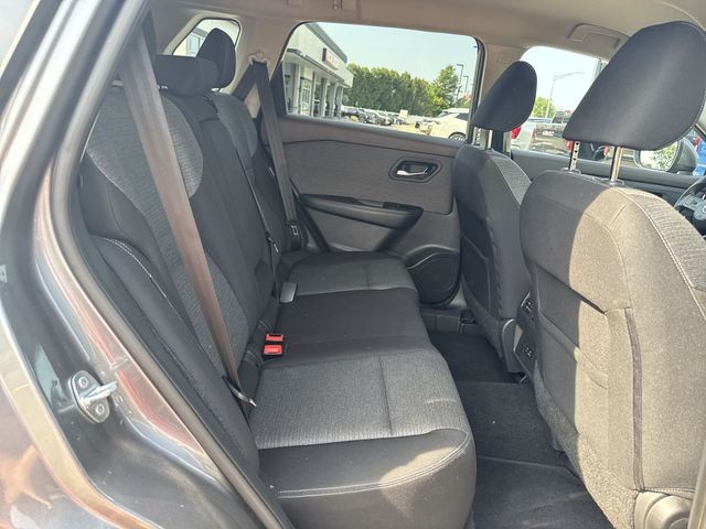 Nissan Rogue Vehicle Full-screen Gallery Image 30