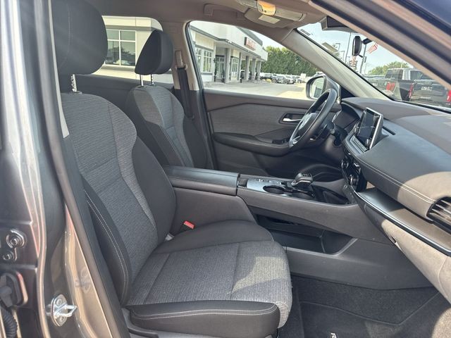 Nissan Rogue Vehicle Full-screen Gallery Image 31