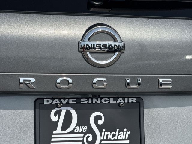 Nissan Rogue Vehicle Full-screen Gallery Image 35