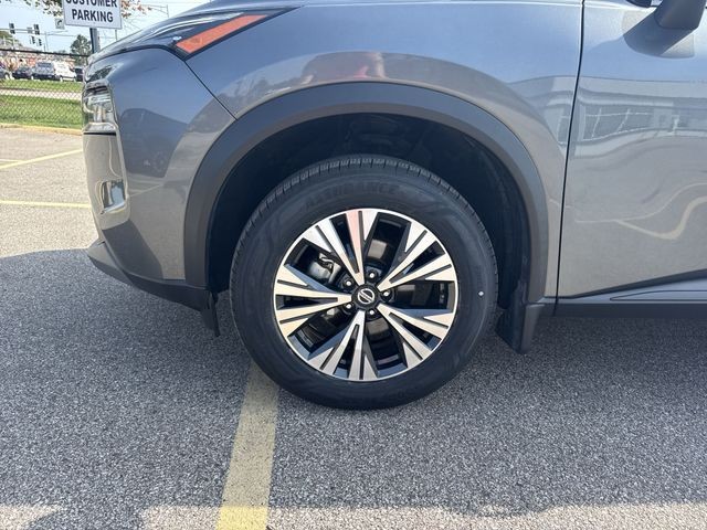 Nissan Rogue Vehicle Full-screen Gallery Image 36