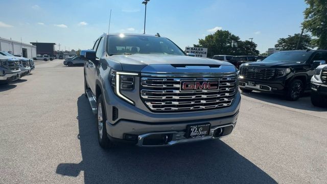 GMC Sierra 1500 Vehicle Full-screen Gallery Image 03