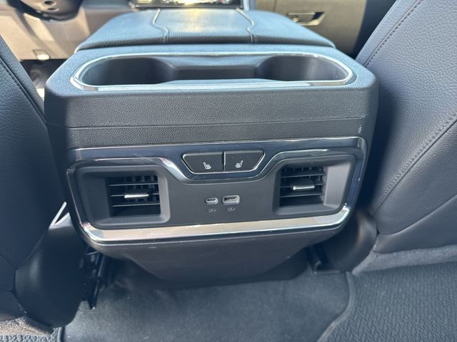 GMC Sierra 1500 Vehicle Full-screen Gallery Image 26