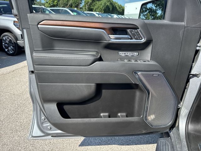 GMC Sierra 1500 Vehicle Full-screen Gallery Image 27