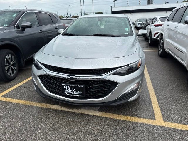 Chevrolet Malibu Vehicle Full-screen Gallery Image 02