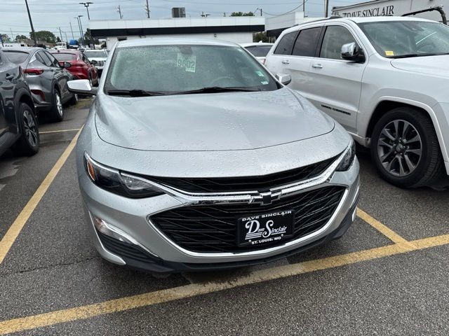 Chevrolet Malibu Vehicle Full-screen Gallery Image 03