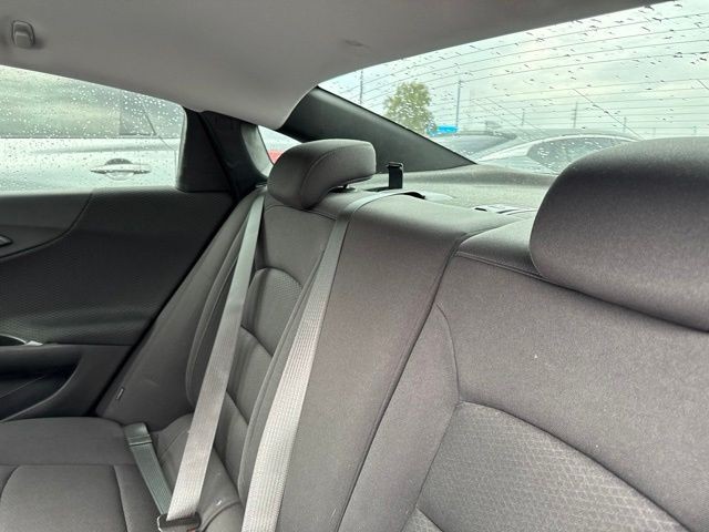 Chevrolet Malibu Vehicle Full-screen Gallery Image 09