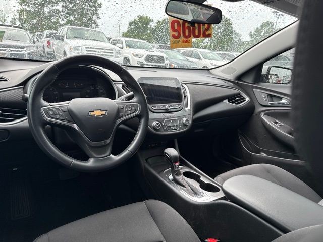 Chevrolet Malibu Vehicle Full-screen Gallery Image 10