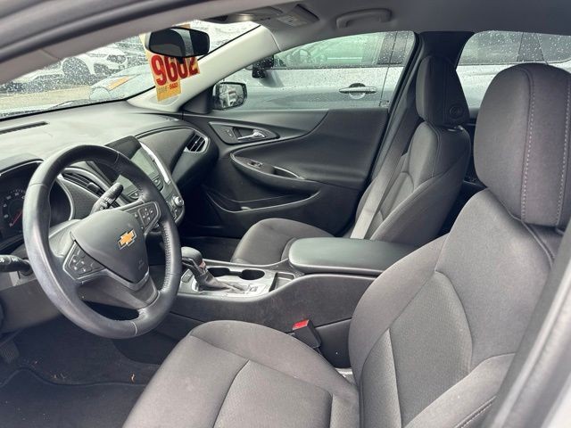 Chevrolet Malibu Vehicle Full-screen Gallery Image 11