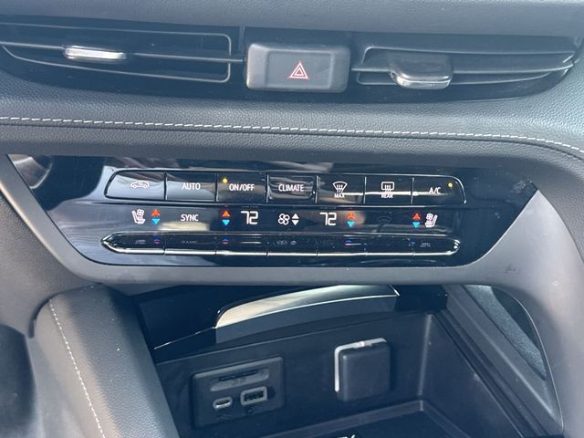 Buick Envision Vehicle Full-screen Gallery Image 18