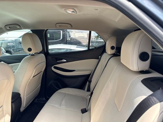 Buick Encore GX Vehicle Full-screen Gallery Image 09