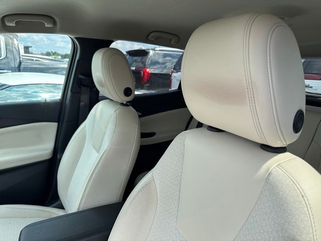 Buick Encore GX Vehicle Full-screen Gallery Image 11