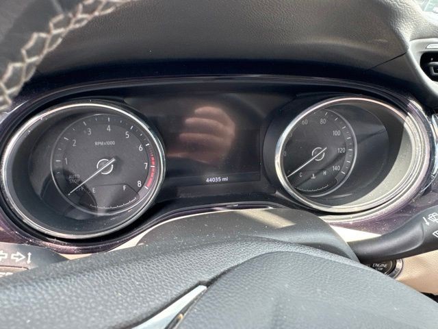 Buick Encore GX Vehicle Full-screen Gallery Image 12