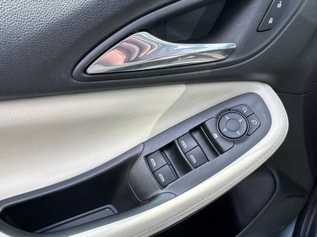 Buick Encore GX Vehicle Full-screen Gallery Image 13