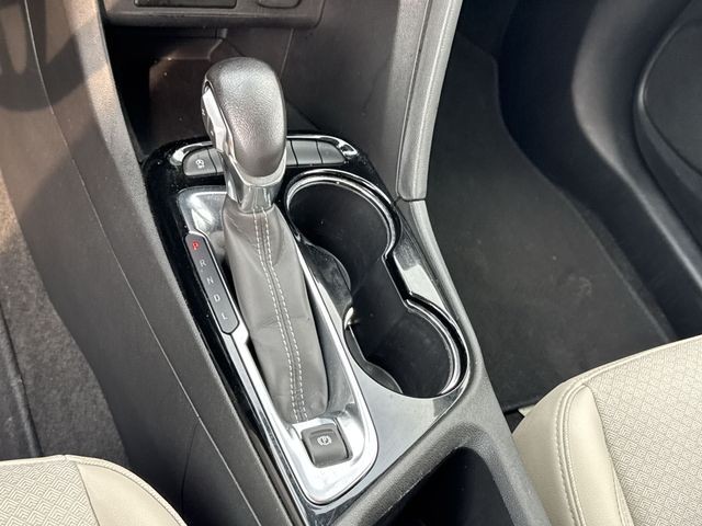 Buick Encore GX Vehicle Full-screen Gallery Image 19