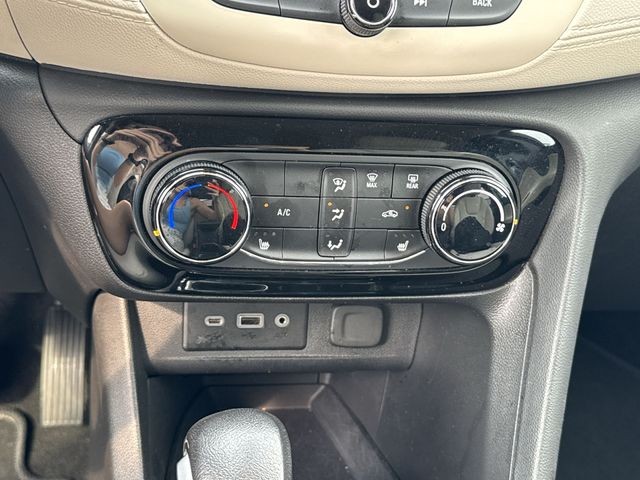 Buick Encore GX Vehicle Full-screen Gallery Image 21