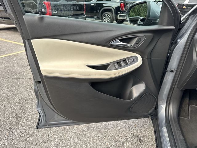 Buick Encore GX Vehicle Full-screen Gallery Image 24