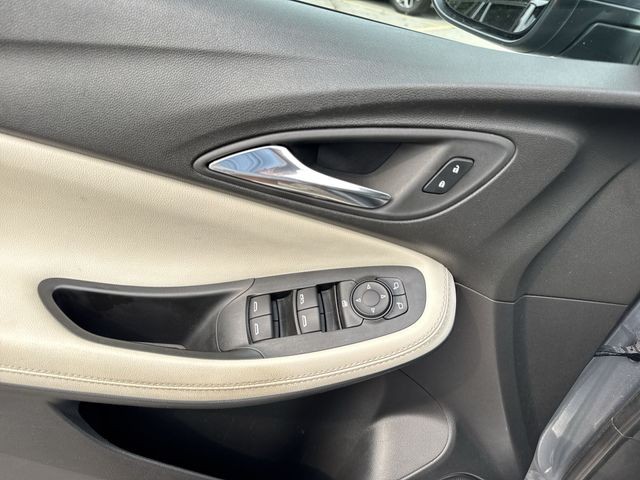 Buick Encore GX Vehicle Full-screen Gallery Image 25