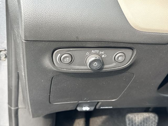 Buick Encore GX Vehicle Full-screen Gallery Image 36
