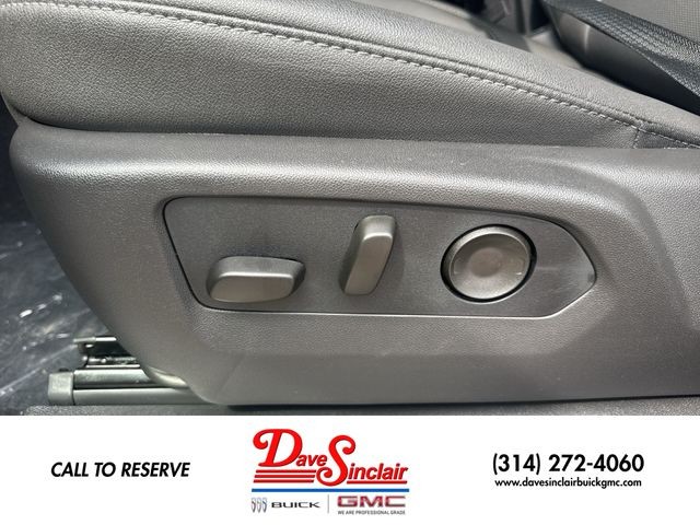 GMC Sierra 3500HD Vehicle Full-screen Gallery Image 12
