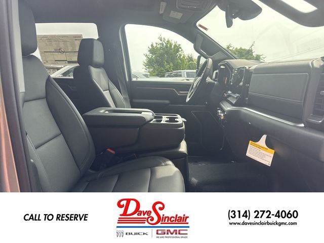 GMC Sierra 3500HD Vehicle Full-screen Gallery Image 24