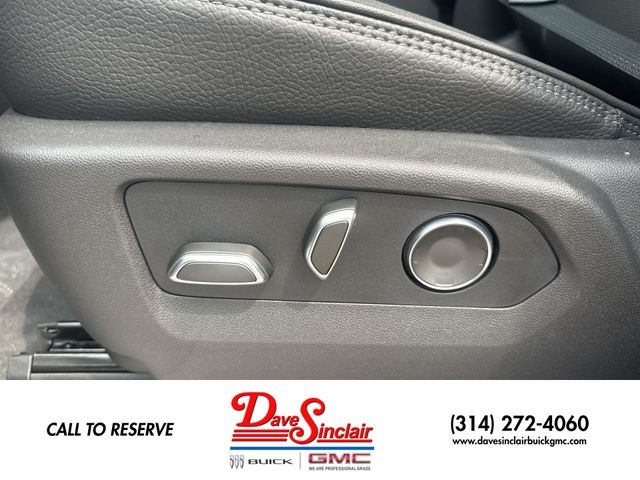 GMC Sierra 1500 Vehicle Full-screen Gallery Image 12