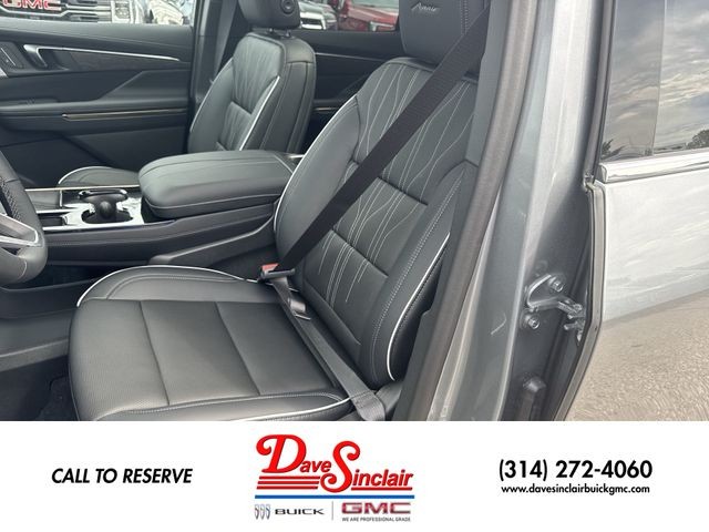 Buick Enclave Vehicle Full-screen Gallery Image 11