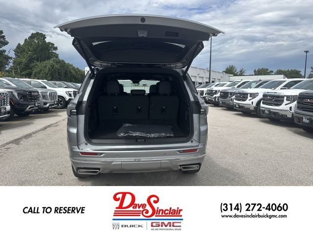 Buick Enclave Vehicle Full-screen Gallery Image 25