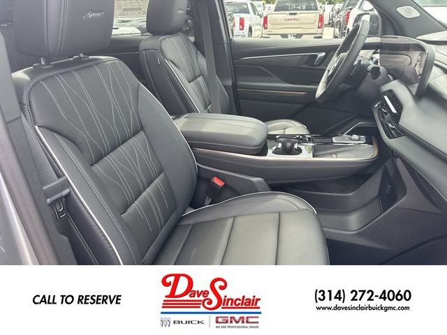 Buick Enclave Vehicle Full-screen Gallery Image 26