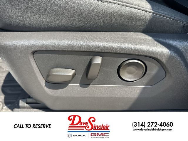 GMC Sierra 1500 Vehicle Full-screen Gallery Image 12