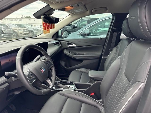 Buick Encore GX Vehicle Full-screen Gallery Image 11