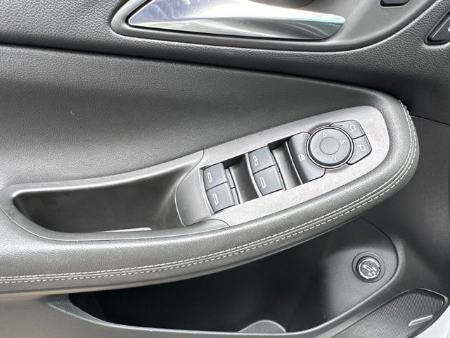 Buick Encore GX Vehicle Full-screen Gallery Image 14