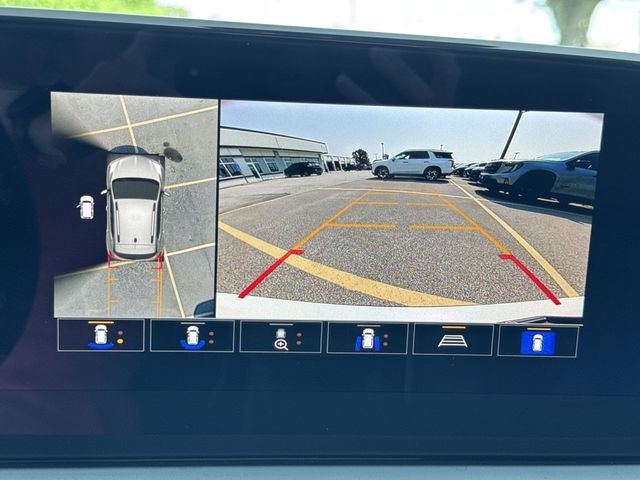 Buick Encore GX Vehicle Full-screen Gallery Image 19
