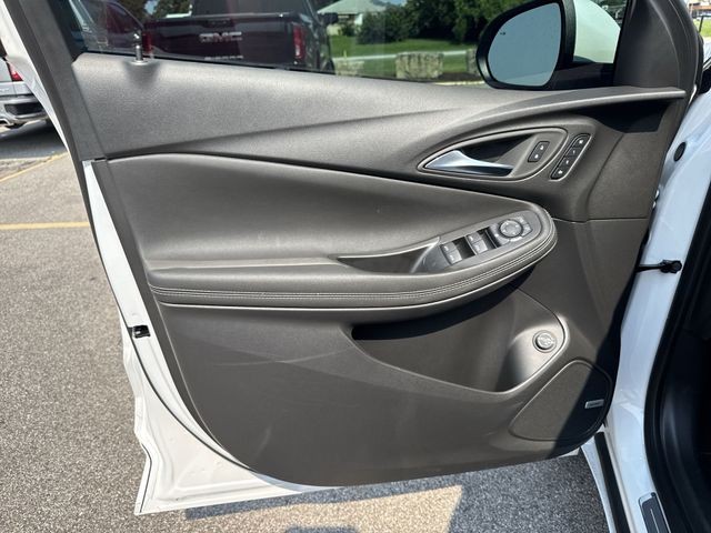 Buick Encore GX Vehicle Full-screen Gallery Image 25