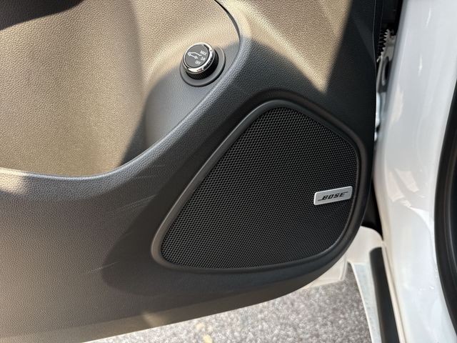 Buick Encore GX Vehicle Full-screen Gallery Image 27